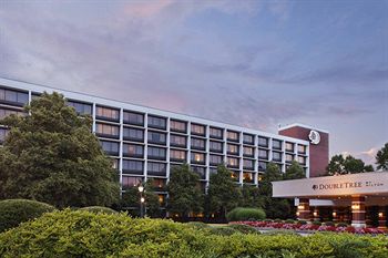 DoubleTree by Hilton Hotel Charlottesville