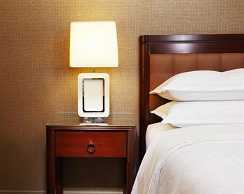 Sheraton Charlotte Hotel