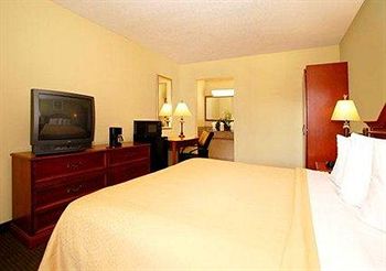 Econo Lodge Inn & Suites Near Florida Mall