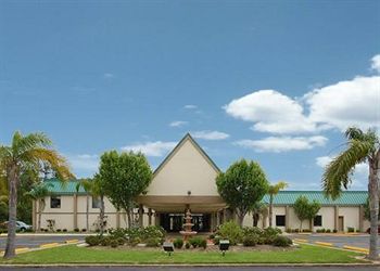 Econo Lodge Inn & Suites
