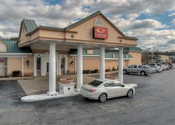 Econo Lodge Inn & Suites