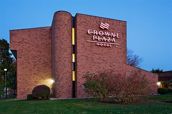 Crowne Plaza Grand Rapids – Airport