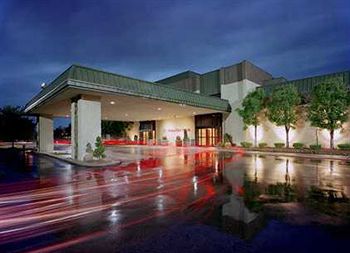 DoubleTree by Hilton Hotel Detroit – Dearborn