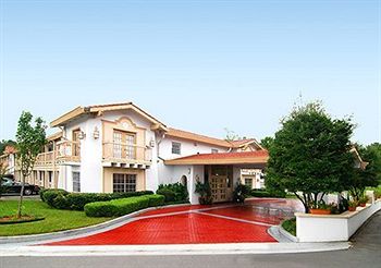 Rodeway Inn & Suites