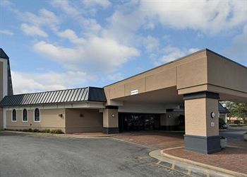 Clarion Hotel Airport/Graceland Area