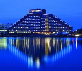 Hyatt Regency Cambridge, Overlooking Boston