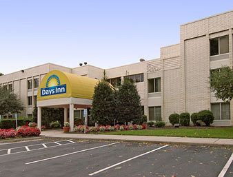 Days Inn Oyster Point at City Center