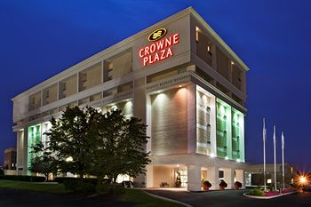 Crowne Plaza Hotel – Pittsburgh South