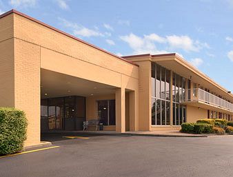 Super 8 Downtown Airport Area