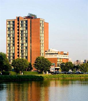 Courtyard by Marriott Boston-Cambridge