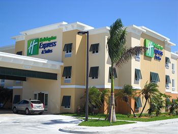 Holiday Inn Express Hotel & Suites Marathon