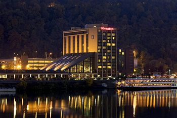 Sheraton Station Square Hotel