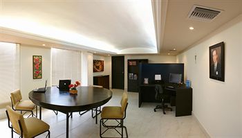 Puerta Del Sol Hotel