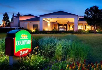 Courtyard by Marriott Chicago Deerfield