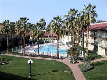 DoubleTree by Hilton Hotel Bakersfield