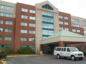 Holiday Inn Express St. Louis Airport – Riverport
