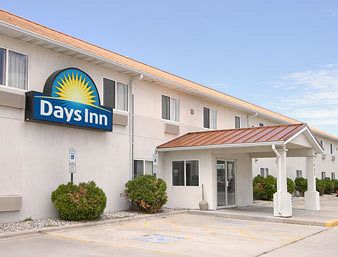Days Inn and Suites Fargo 19th Ave/Airport Dome