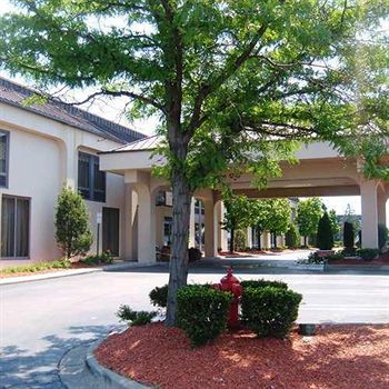 Baymont Inn & Suites – Southfield/ Detroit