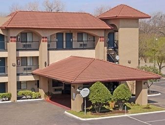 Super 8 Austin University – Downtown Area