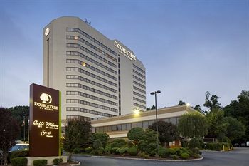 DoubleTree by Hilton Fort Lee – George Washington Bridge