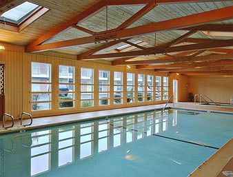 Econo Lodge Inn & Suites