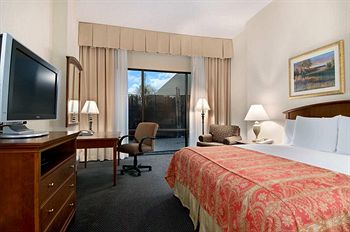 Doubletree by Hilton Houston Hobby Airport