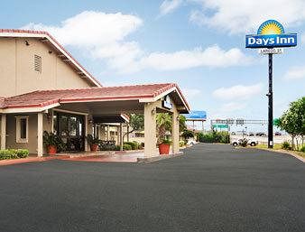 Days Inn Downtown – Riverwalk Area