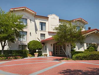 Baymont Inn & Suites Houston Hobby Airport