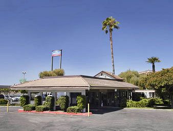Howard Johnson Express Inn – Claremont