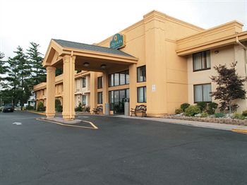 La Quinta Inn & Suites Wayne