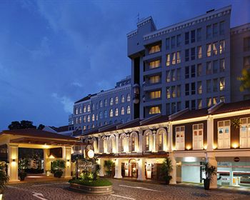 Village Hotel Albert Court