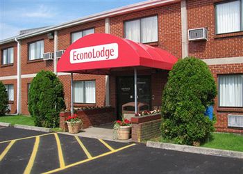 Econo Lodge Darien Lakes