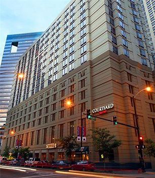 Courtyard by Marriott Chicago Downtown River North
